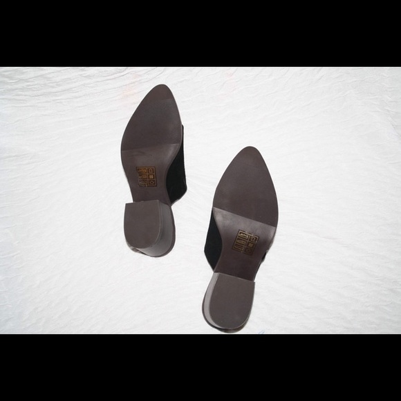 NWOT Denver Hayes Suede Heels - Picture 3 of 3